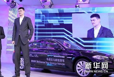 A picture of Yao Ming at the BMW exhibition.